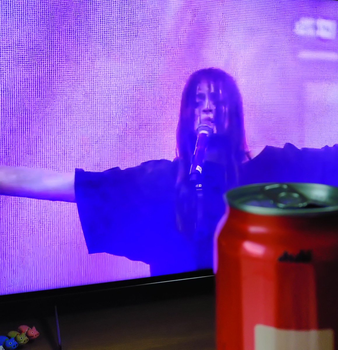 n_ogawa_'s tweet photo. Sofia IsellaをEGA BEERと共に観る日曜日の夕方。魅了されています。 https://t.co/AdZyaFW5A7