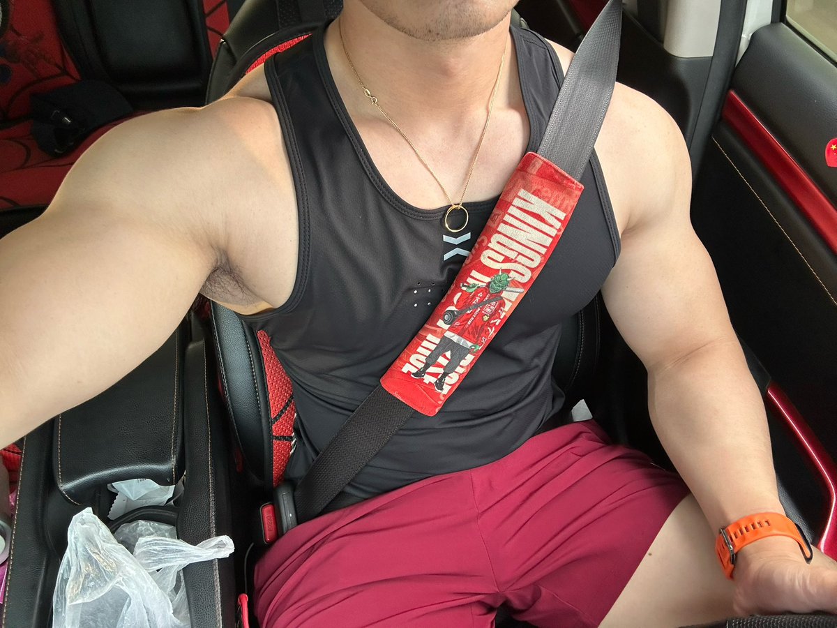 GqL40382's tweet photo. 哪个配色好看Ꙩ⌵Ꙩ？
#健身教练 #肌肉猛男 https://t.co/6vRtIhR03x