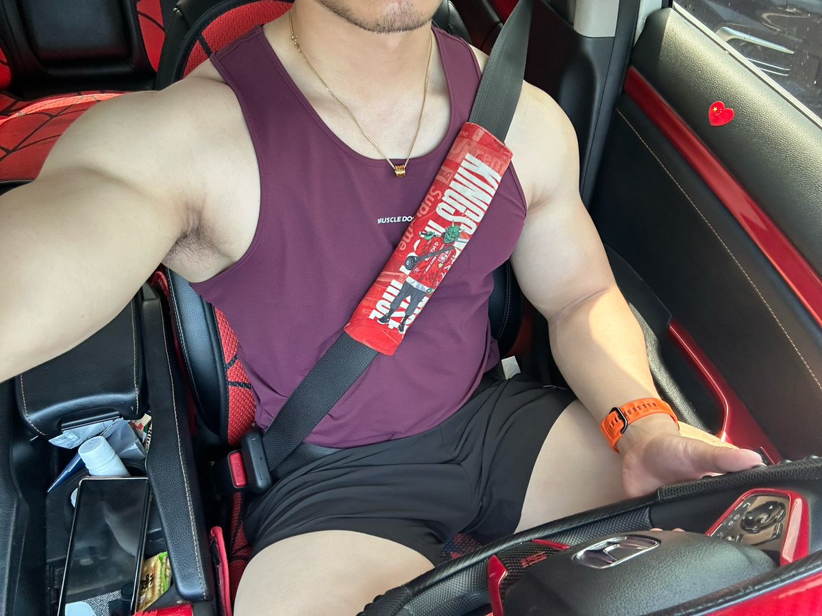 GqL40382's tweet photo. 哪个配色好看Ꙩ⌵Ꙩ？
#健身教练 #肌肉猛男 https://t.co/6vRtIhR03x