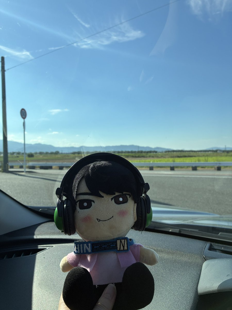 KOFUYU0320's tweet photo. アキラぬいさんとデートしてきました💚田舎ですねぇ〜のどかですねぇ〜 https://t.co/FZvZpcRmXy