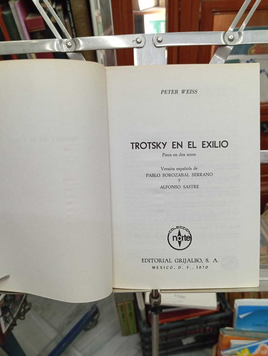 LlibreDelPalau's tweet photo. Trotsky en el exilio. (L’autor fou un escriptor, pintor i il·lustrador i destacà també per les seves actituds radicals, denunciant tota forma d’opressió contra la dignitat i llibertat de les persones) #llibredeldia #librodeldia #livredujour #bookofthed #llibre #libros #books https://t.co/o9ubypJETs