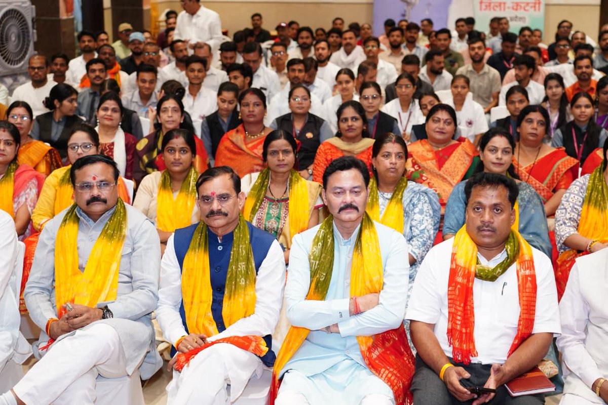 vdsharmabjp's tweet photo. आज कटनी जिले की मुड़वारा विधानसभा के मुड़वारा मंडल अंतर्गत बूथ क्रमांक-66 पर प्रधानमंत्री श्री @narendramodi जी के लोकप्रिय रेडियो कार्यक्रम मन की बात को कार्यकर्ता साथियों के साथ सुना।

#MannKiBaat https://t.co/SznkVPu3Np