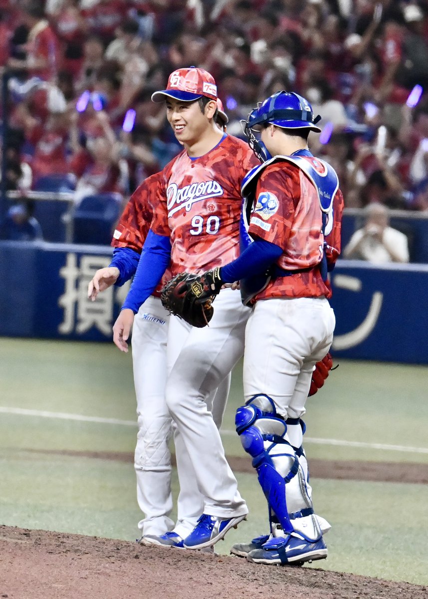 試合を締めて笑顔になる守護神 #松山晋也 #中日ドラゴンズ #Dragons
