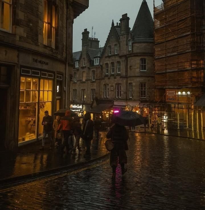 cities_pleaces's tweet photo. autumn in Edinburgh https://t.co/MU2jA9U7hB