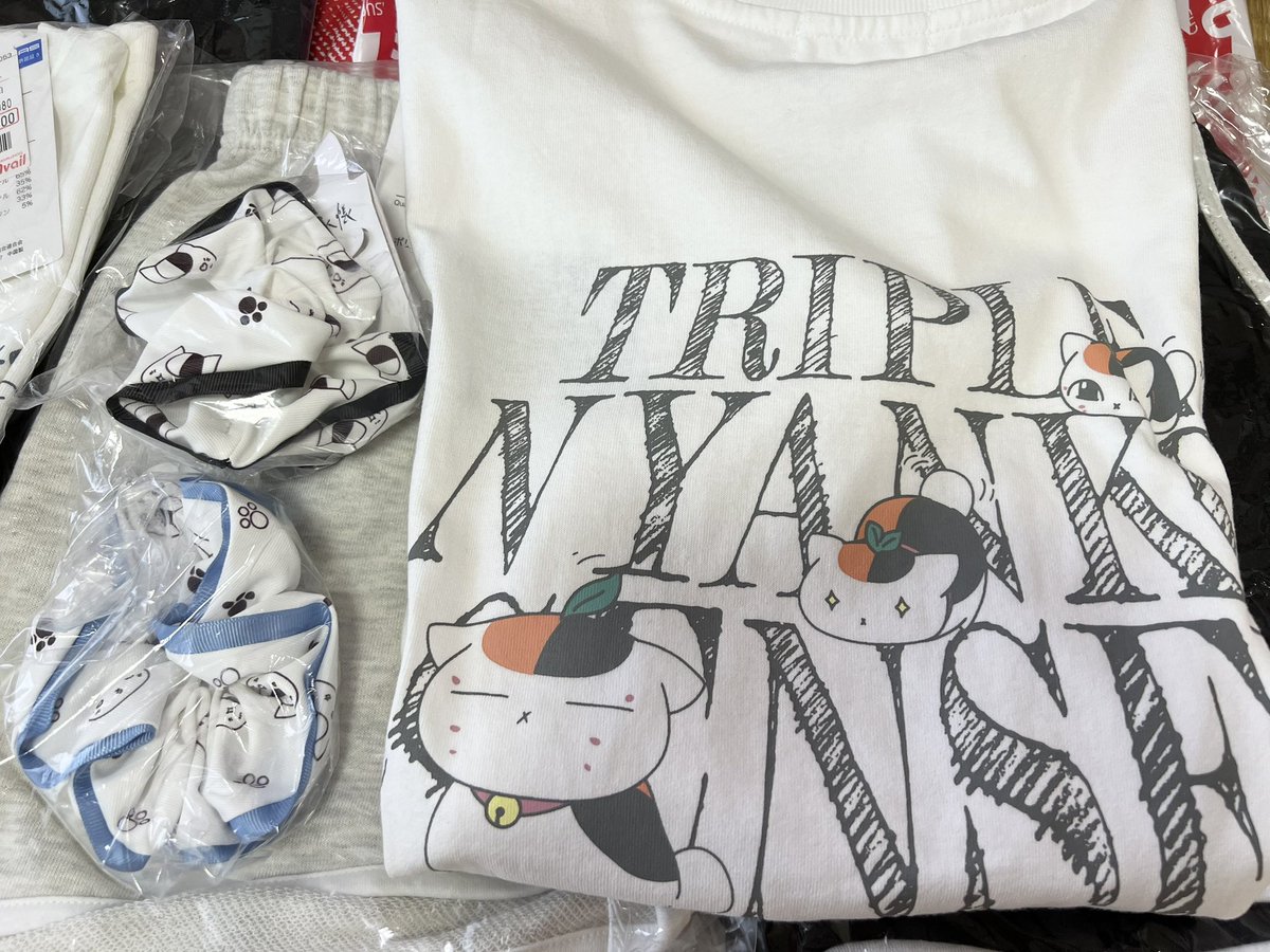 marimo66666's tweet photo. アベイルの夏目友人帳グッズ🐱
ネットや店頭にあると、ちょこちょこ買ってしまう感じ😎
シュシュもTシャツも、パンツも可愛いです🌟
#夏目友人帳
#アベイル https://t.co/FKYifUEw5X