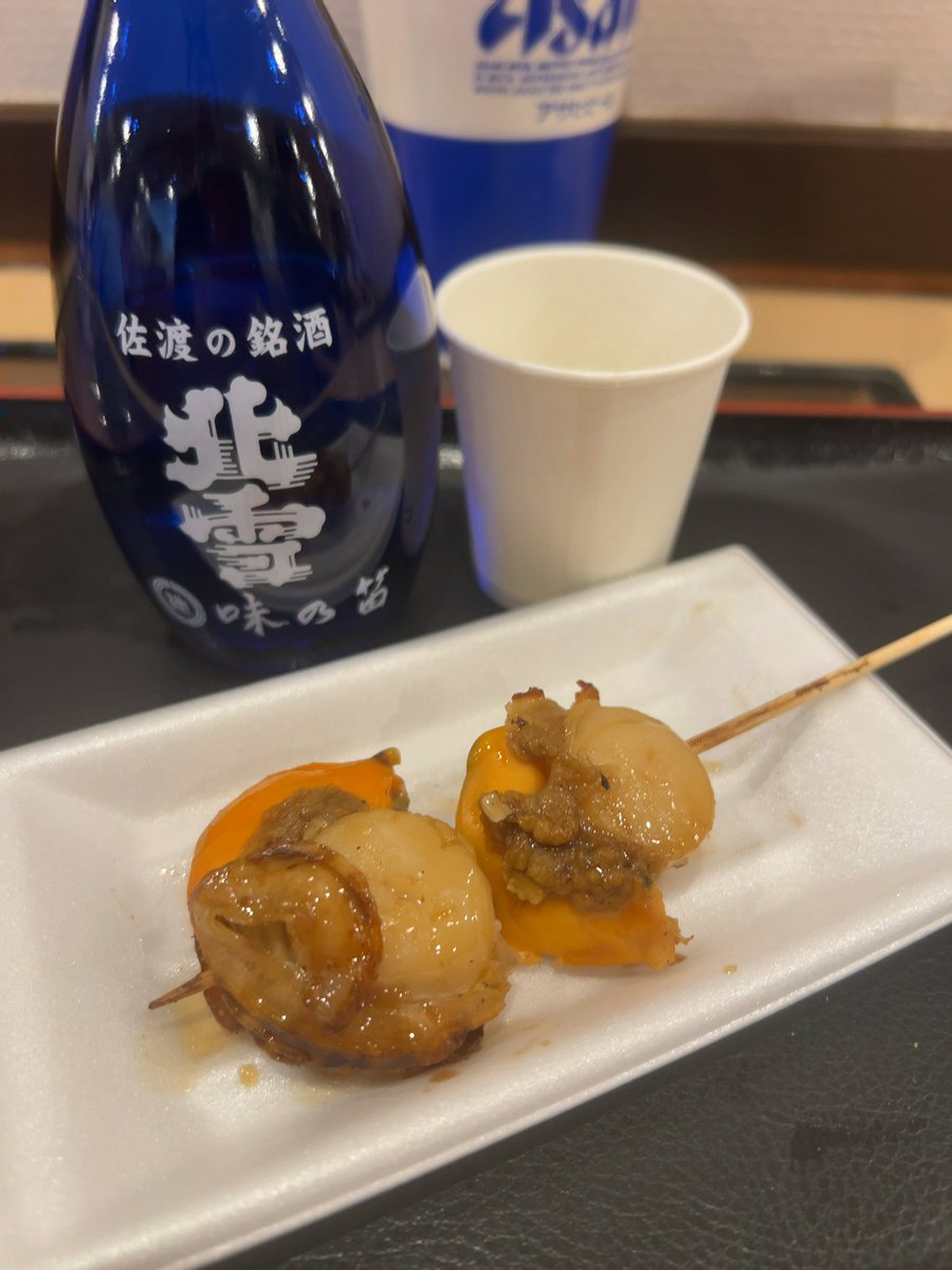 obamitsu1103's tweet photo. 味の笛で300円の美味しい鰻と400円のホタテ串🍻
〆は中本🦑🍜 https://t.co/6lCRSndaYO