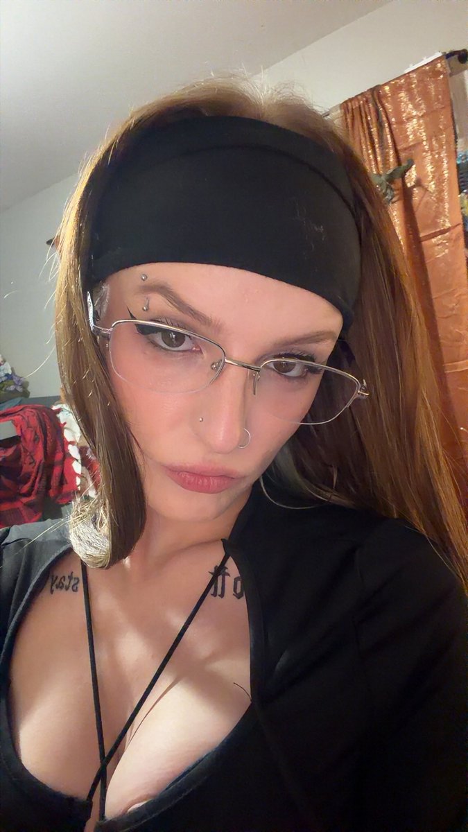 allizapp's tweet photo. that bitch https://t.co/Hpe59vvJNT