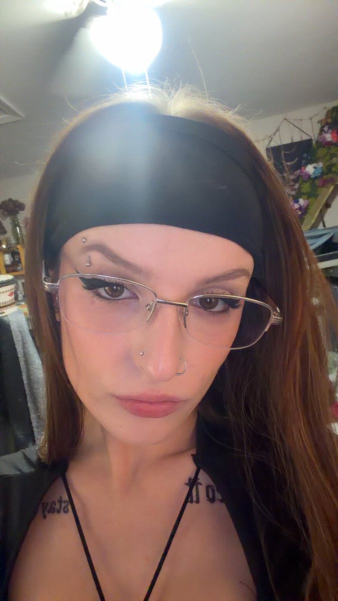 allizapp's tweet photo. that bitch https://t.co/Hpe59vvJNT