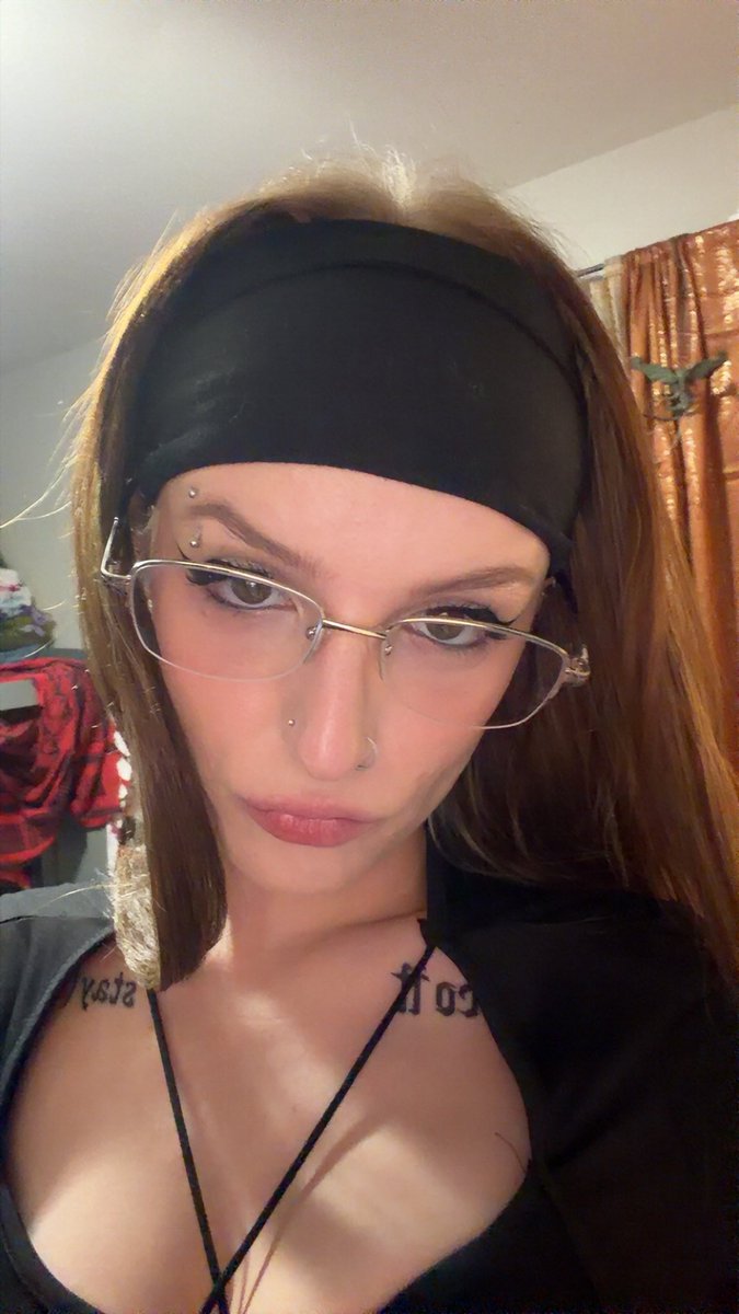 allizapp's tweet photo. that bitch https://t.co/Hpe59vvJNT