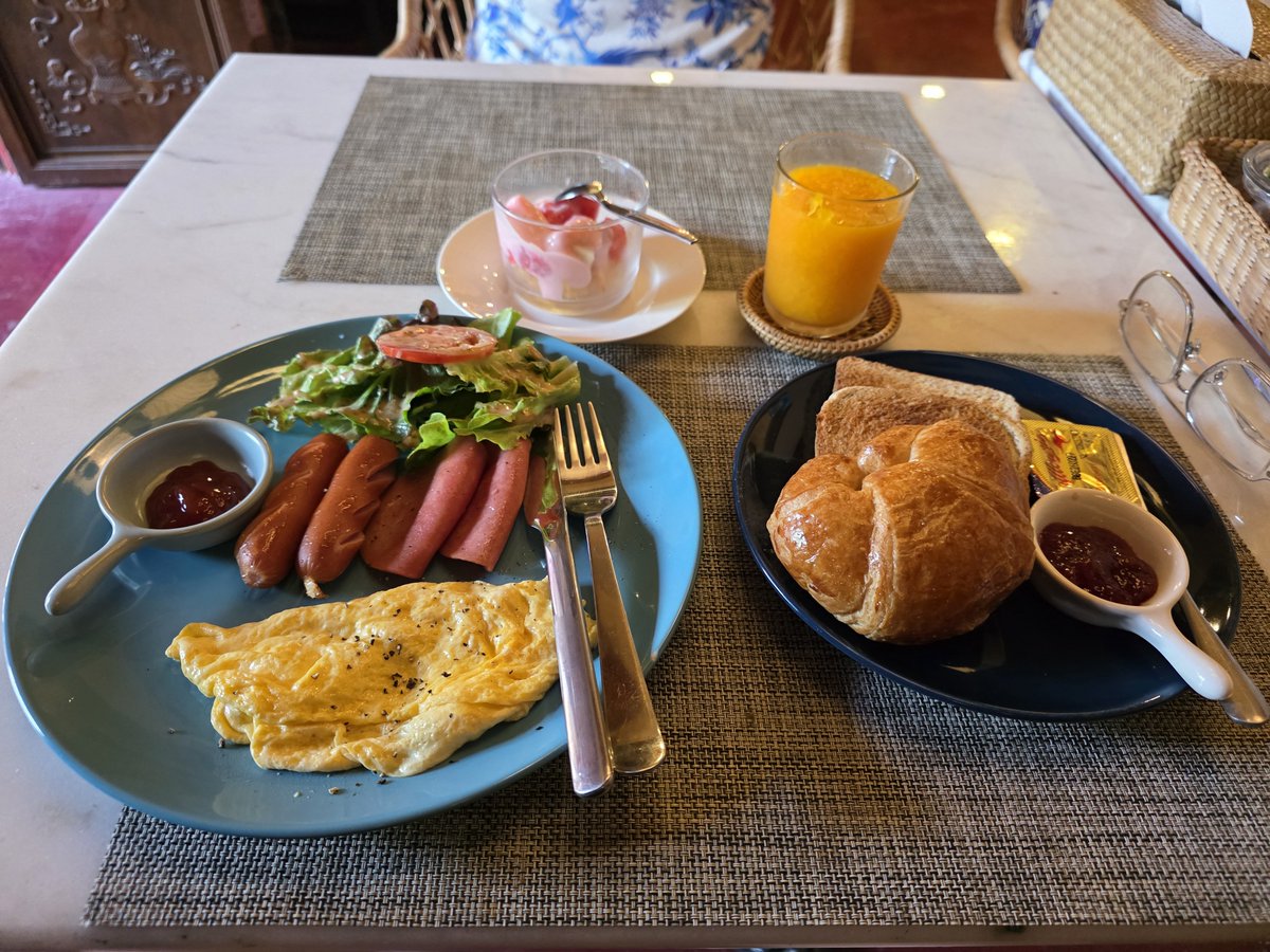 johnmatthewlee's tweet photo. Day 3 @ Bgkk July 2026 (Part 1)

Pagi ni bfast lg dgn Korn (thai guy yg i bfast smlm). By right dia dah gerak ke Chiang Mai dgn BF dia pg ni tp x jadi. Kete baru BF x release lg dari showroom katanya. So, x jadilah dia nak bersama somi drive ke sana hr ni. Hontonglah dpt sugar daddy tauke sauna 😅.