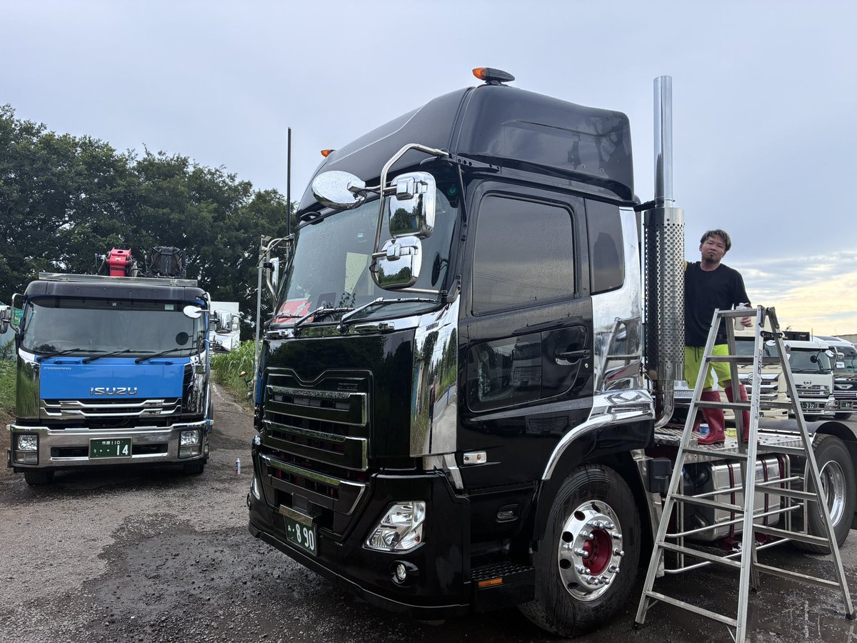 Satis06's tweet photo. 会社の人と洗車してました https://t.co/IEUmKtwb1U