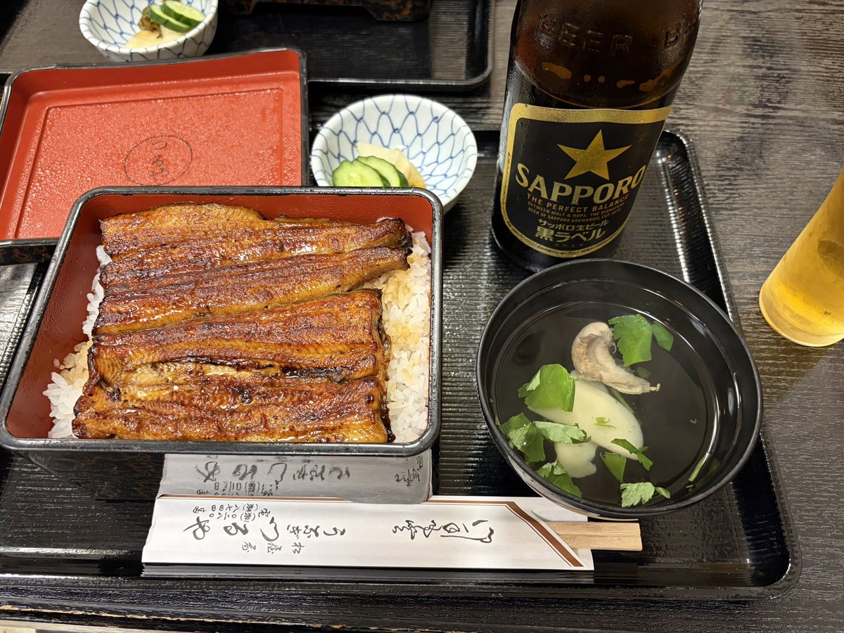 aobay1979's tweet photo. 今日は京都から来た友人に浅草で鰻をご馳走した上で寄席に行かすなどした。
菊久扇師匠が元気そうで良かった。
あとかなや刷子店の女の子めっちゃ可愛かった。多分女優かモデルの卵。 https://t.co/cdFhNOYyGO