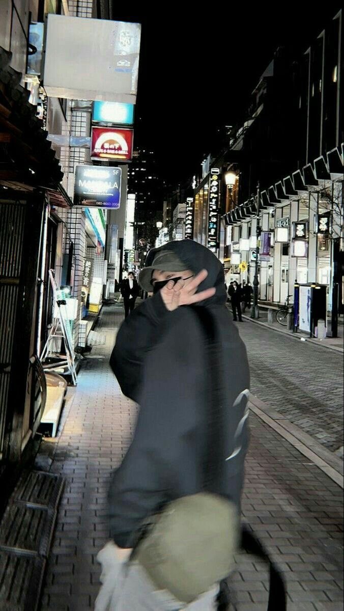 rikvisual's tweet photo. ni-ki bf material pics https://t.co/Q0Voitblmg