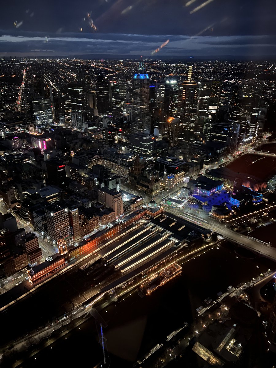 DEANRB7's tweet photo. 夜景を見ると視力が良くて得したなと思う。 https://t.co/Vxgzxhz7E4