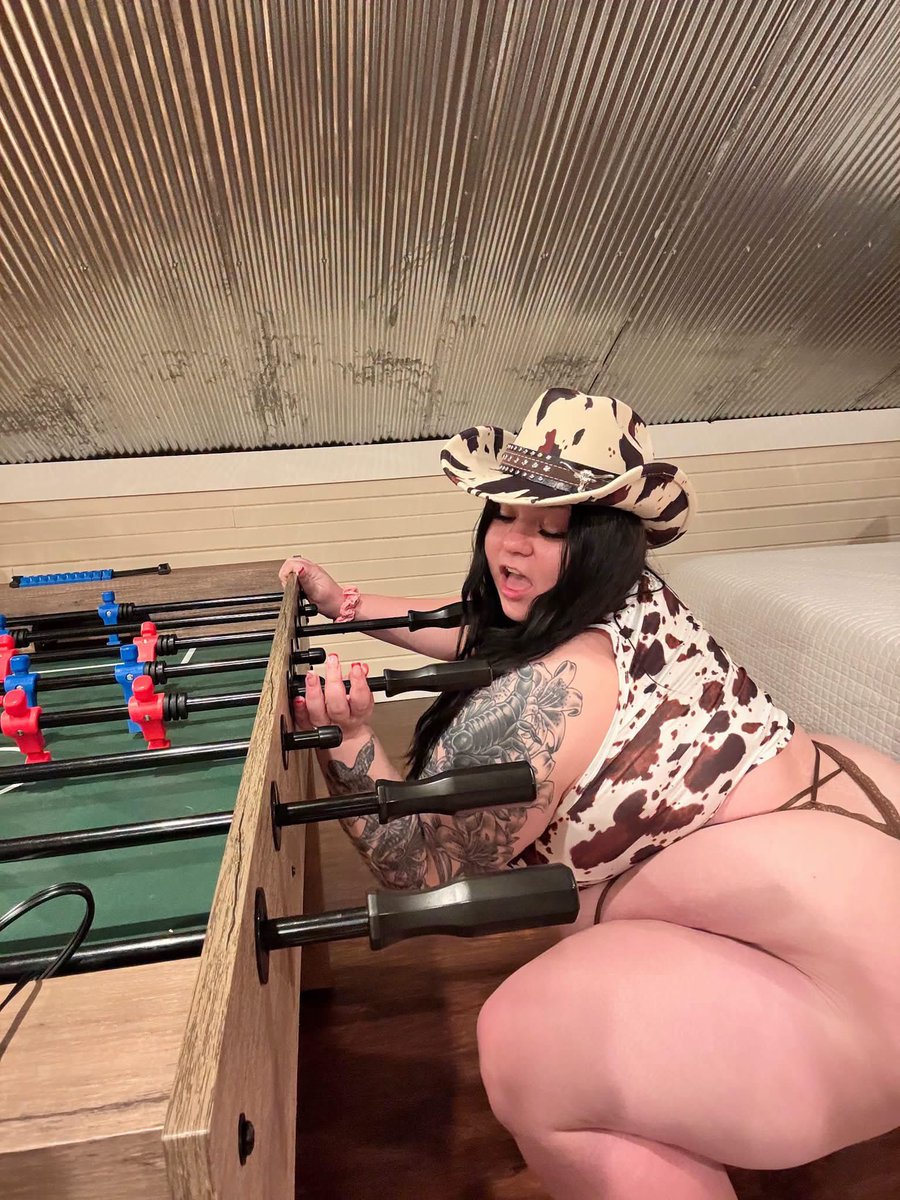 juicy223333's tweet photo. Guess where I put this.. wrong answers only 🤣 #fyp #bikini #midwest #tattoos https://t.co/0QUbVdzX5J