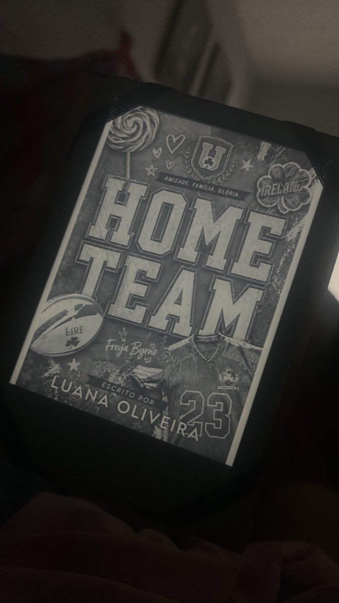 psienna_'s tweet photo. eu tô simplesmente apaixonada por esse livro, conseguiu entregar romcom &amp; ótimos personagens &amp; LOIROS IRLANDESES https://t.co/rC1DWKZu6T