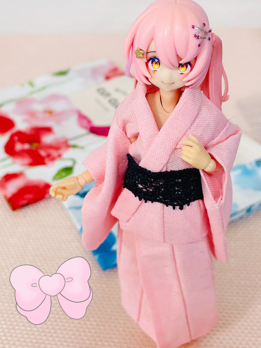 lichtchen1008's tweet photo. ミシン買ったら作りたかったひとつがこれ🎀リカちゃんサイズの型紙配布してくださってる神がいらしてそれを縮小
セリアでかわよき布あったけど失敗怖いから練習
初めてにしてはいい感じ？🐰✨
帯がなかったからその辺にあったレースにした笑
本番うまくいくかな…できたらあっちにあげるからみてほし💞 https://t.co/WwD1ockFFc