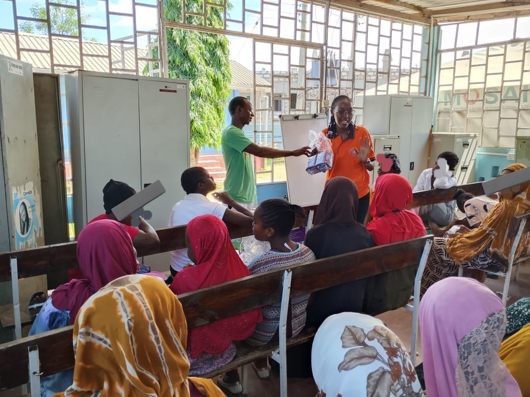 chisehfatma's tweet photo. Empowering adolescent girls through menstrual hygiene and menstrual health management education, while ensuring dignity through the distribution of sanitary pads. Together, we're breaking stigma and supporting healthier futures. #MenstrualHealth #PeriodPositive  #EndPeriodStigma https://t.co/TvxEDG4PBI