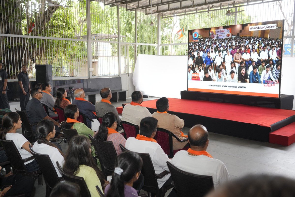 Ashishdavebjp's tweet photo. આજરોજ શક્તિકેન્દ્ર, સેક્ટર-૧ ખાતે માનનીય પ્રધાનમંત્રી શ્રી @narendramodi સાહેબના પ્રેરણાદાયી 'મન કી બાત' કાર્યક્રમનું ગુજરાત રાજ્યના માનનીય મુખ્યમંત્રી શ્રી @Bhupendrapbjp સાહેબની વિશેષ ઉપસ્થિતિમાં યુવા સાથીઓ સાથે નિહાળી પ્રેરણાદાયી માર્ગદર્શન મેળવ્યું. https://t.co/IM0L7kzmov
