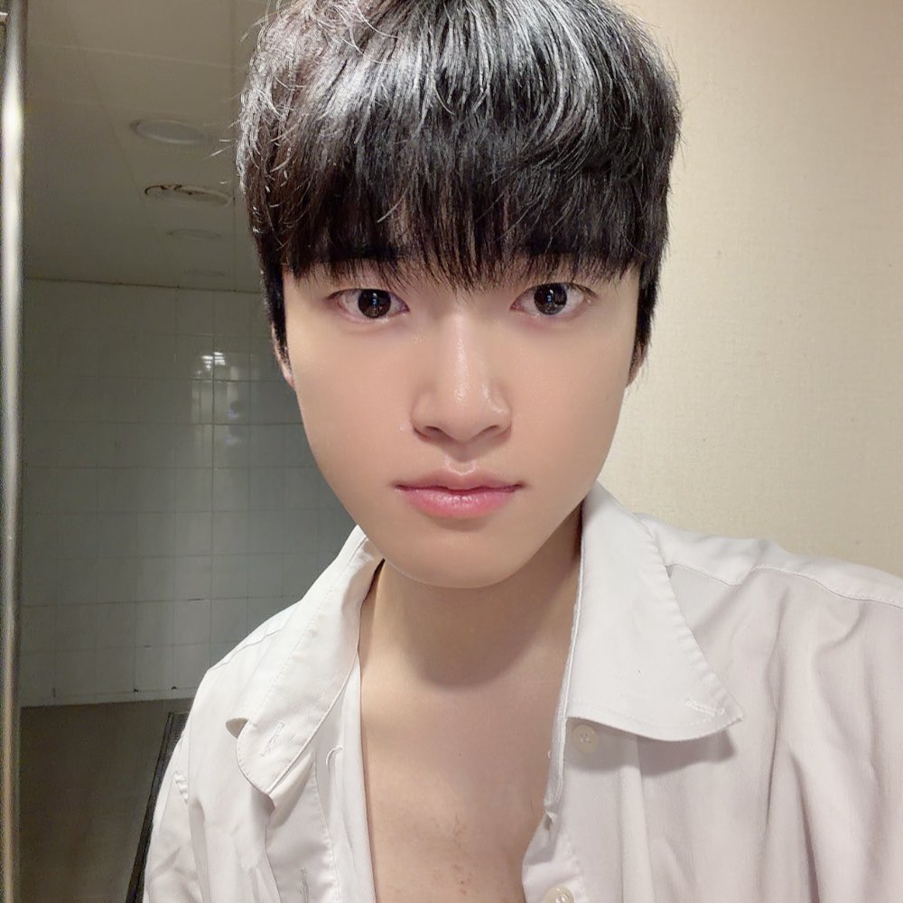 joooooncat's tweet photo. 넘 졸령 https://t.co/npMVWDumIV