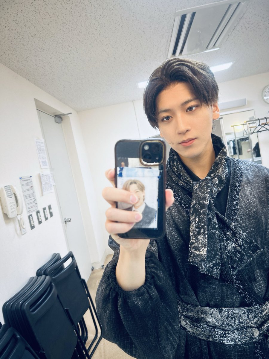 shimazaki0129's tweet photo. #空白の響き

本日大千秋楽を迎えました。

役人、利太郎、それぞれの景色を毎日見ようとしました。

様々時代を知ることができました。

共演者の皆様、そしてあっきーさんから毎日学びがあって本当に高級な時間でした。

お越しの皆様、感謝です。 https://t.co/mjedxdxkYI