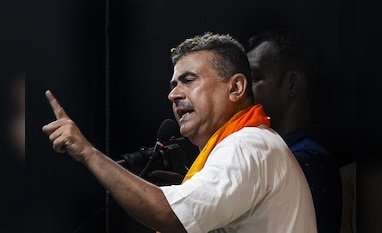 MeghUpdates's tweet photo. 🚨 BIG STATEMENT 

West Bengal CM Suvendu Adhikari: "The Kolkata violence was not a Left protest but by the self-declared Cockroach Janta Party. Later, the Left joined."

He says 14 have been arrested, 7 FIRs filed over attacks on journalists, and claims the accused have no link to the NEET movement and may be backed by foreign powers.
