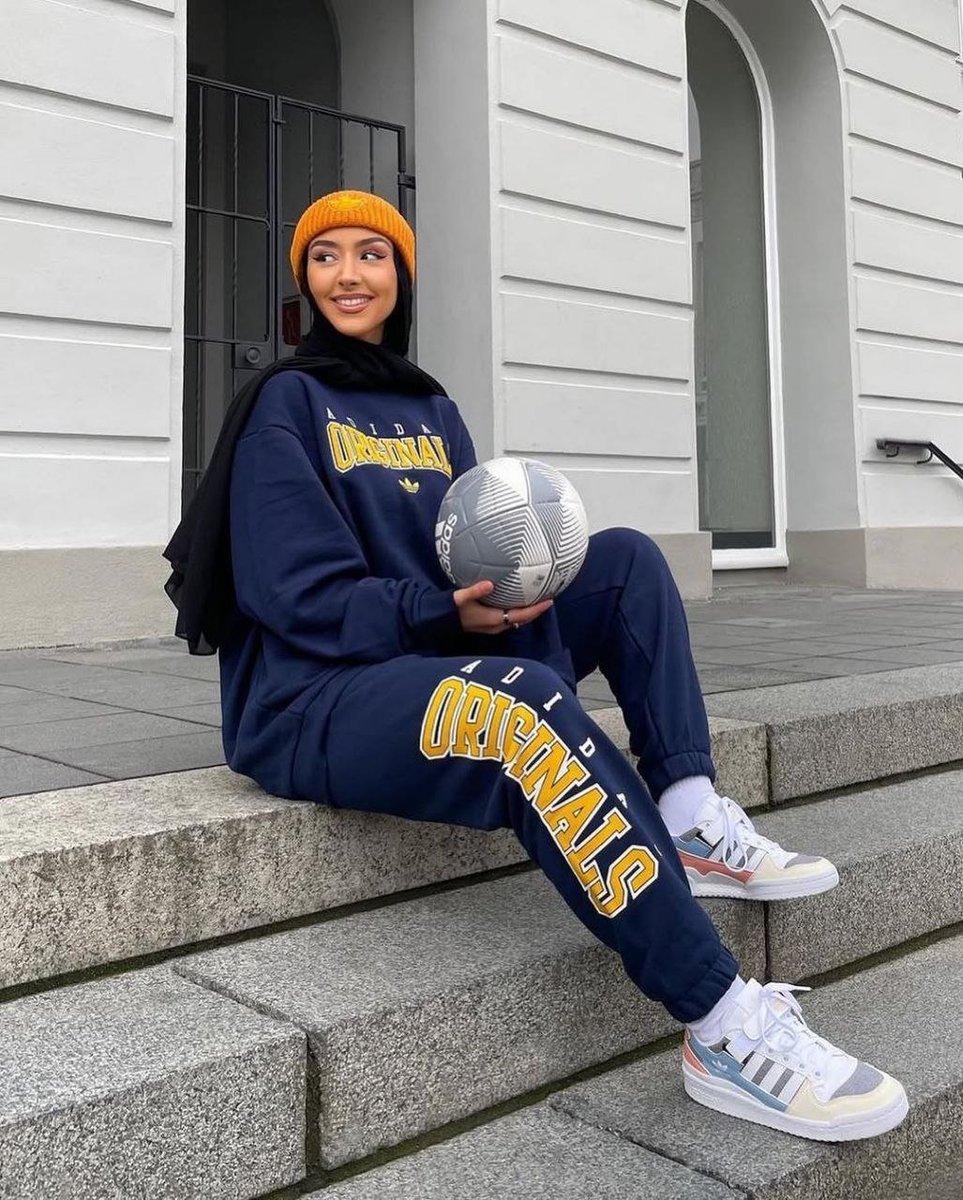 Laylabeyzo's tweet photo. It's weekend yaaay!! I love sports and it helps my physical fitness 💕💪🌹 https://t.co/OLJajkKHjN