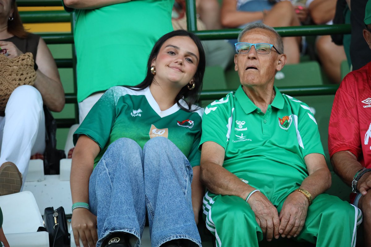 CPCacerenoSAD's tweet photo. 💚 𝐷𝑒 𝑎𝑏𝑢𝑒𝑙𝑜𝑠 𝑎 𝑛𝑖𝑒𝑡𝑜𝑠. 𝑈𝑛 𝑙𝑒𝑔𝑎𝑑𝑜 𝑑𝑒 𝑣𝑖𝑑𝑎 𝑦 𝑎𝑚𝑜𝑟 𝑎𝑙 #𝐶𝑃𝐶 💚

🤗 ¡Feliz día de los abuelos! 🥰

📸 @javago_cc 

#NuestraReligión #AúpaCPC https://t.co/4bUIDR9rjN