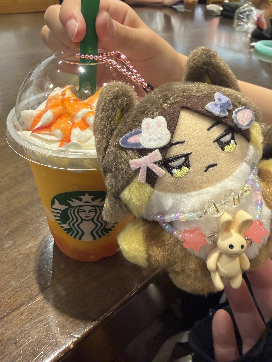 N9ypY's tweet photo. オレンジ&amp;マンゴーフラペチーノうまうま🫪💕💕 https://t.co/QnkEP3Z5ME