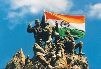 rishikant1994's tweet photo. शौर्य की गाथा लिखने हेतु अपने लहू को स्याही कर देने वाले देश के वीर जाँबाज़ों को आकाश भर प्रणाम।🙏 
आप हैं, तो हम हैं 🇮🇳
अदम्य साहस और पराक्रम के 27 साल!! #KargilVijayDiwas
#JaiHind https://t.co/b9uuMf4p5w