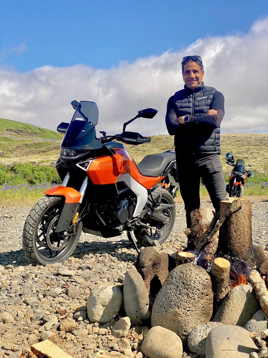 Vimalsumbly's tweet photo. Quick team sync mid-ride through Iceland. Remote work hits different when the backdrop looks like another planet.
Gear up, dial in, ride on.
#IcelandRIDE #RemoteWork #MotorcycleDiaries #OnTheRoad #ViewFromTheOffice https://t.co/VuBTB2gfHY