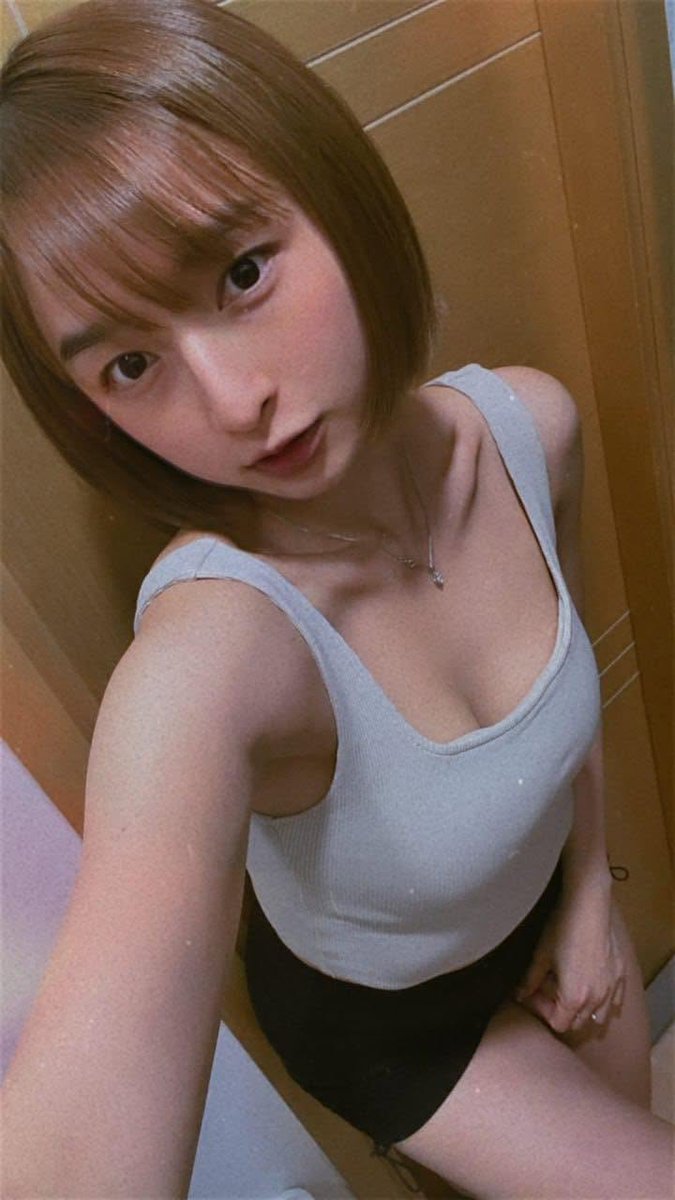 yaan221's tweet photo. 是我很醜嘛  怎麽沒有人理我 https://t.co/JYnLf9Xd1V