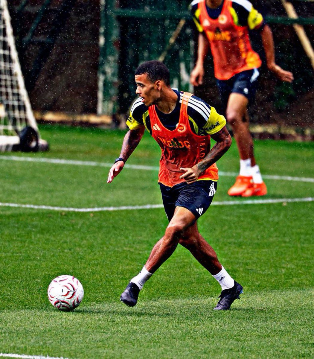 SaracogluSports's tweet photo. 📸UEFA'dan, Mason Greenwood paylaşımı:

"💛💙" https://t.co/i3RK9Nv4ZK