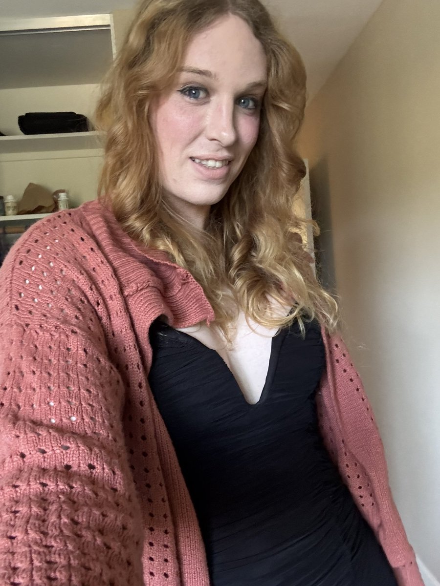 Ericab4orh's tweet photo. Would you go on a date with me knowing I'm trans 🏳️‍⚧️🫣 https://t.co/RfFG4moD6Q