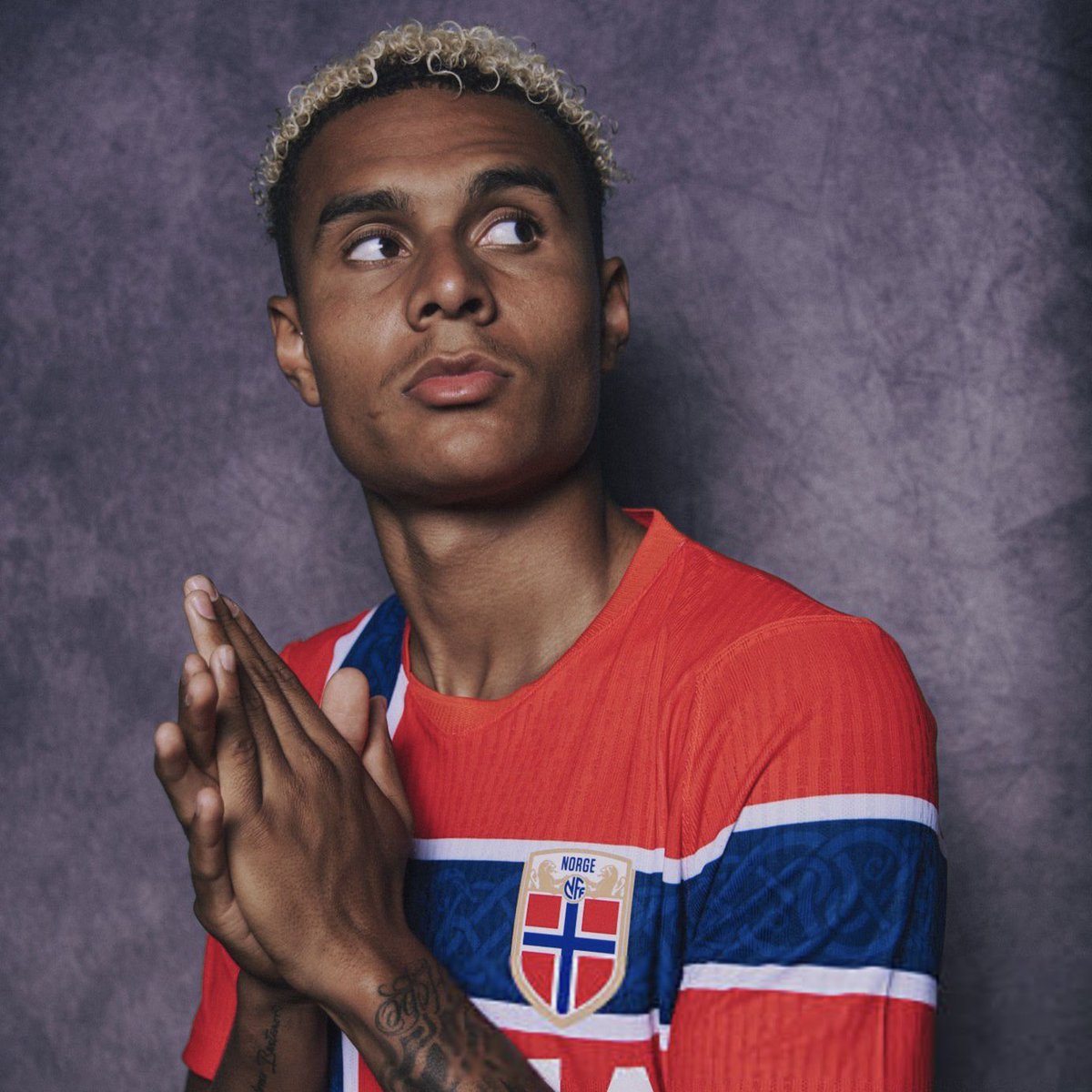 ActuFoot_'s tweet photo. 🚨 L’AS ROMA VEUT RÉALISER LE DOUBLE COUP ANTONIO NUSA 🇳🇴 - SANTIAGO CASTRO 🇦🇷 ! 🐺

Leipzig veut entre 55 et 60 M€ pour l’attaquant norvégien. 🤑

Une offre de 35 M€ pourrait suffire pour l’Argentin de Bologne.

🗞️ @Gazzetta_it https://t.co/l11vR2rgaN