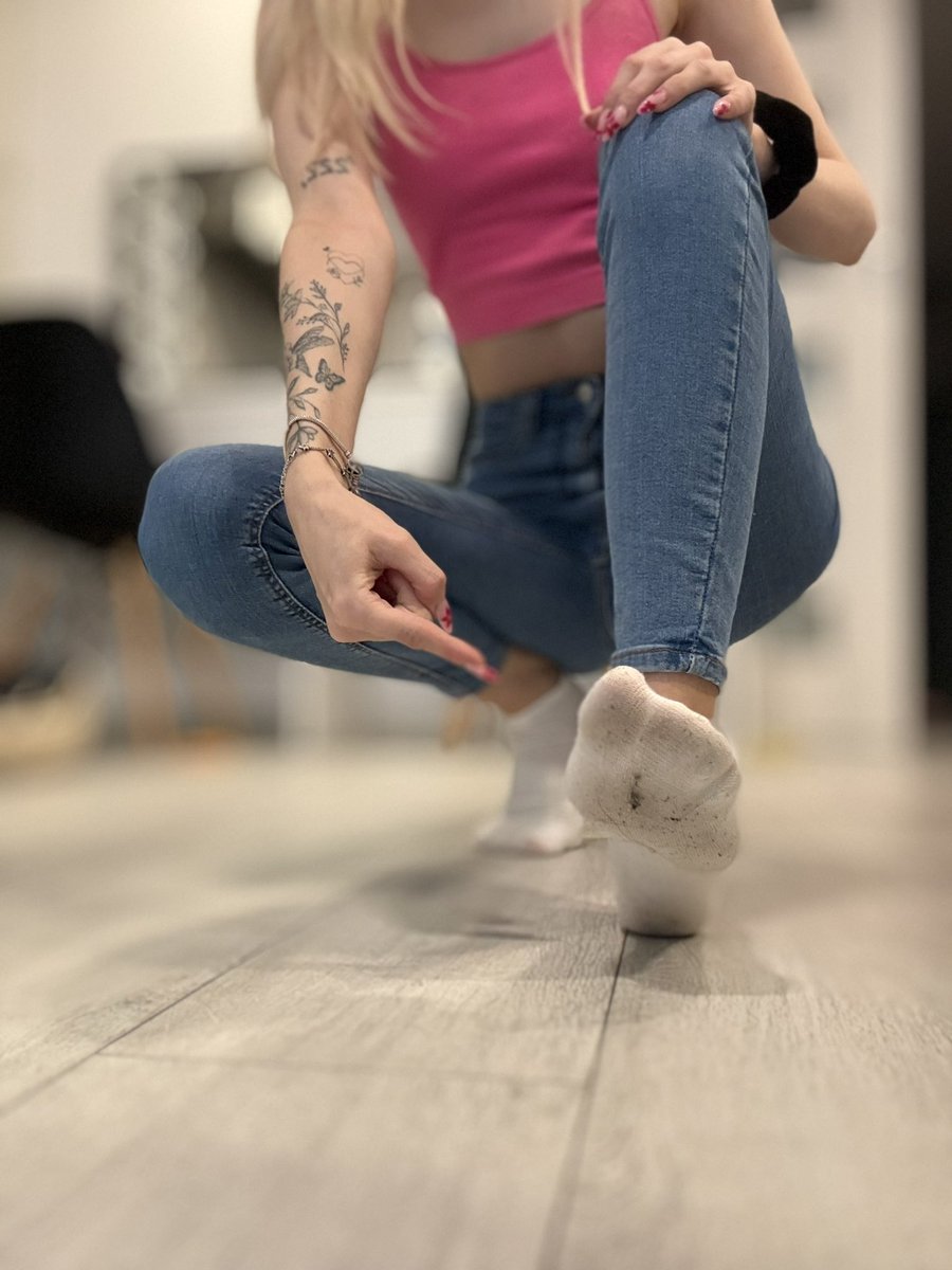 MrsSandixi's tweet photo. Wyczyść skarpetkę żeby była bialutka. 😇 https://t.co/KM9tccDl7F