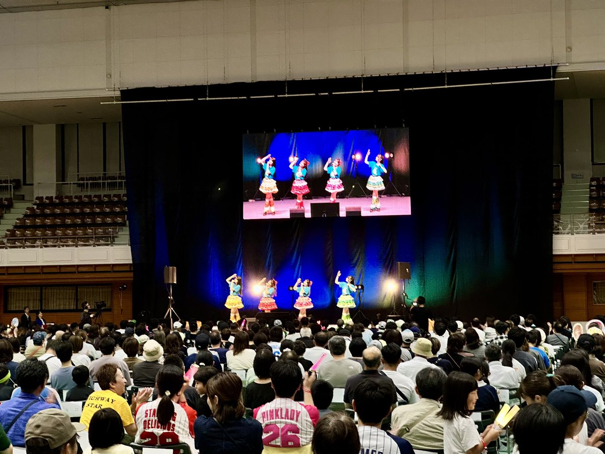 ringomusic_sf's tweet photo. 青の煌めきあおもり国スポ・障スポ
弘前市開催直前イベント🏃‍♀️✨

テーマソングの「翔けろ未来へ」を含む全4曲パフォーマンスさせていただきました🎤

これからの青森県内は開催に向けた盛り上がりが加速していきそうな予感です🔥

写真は #松坂大輔 さんと #上重聡 さん⚾️
出番前に撮っていただきました✨