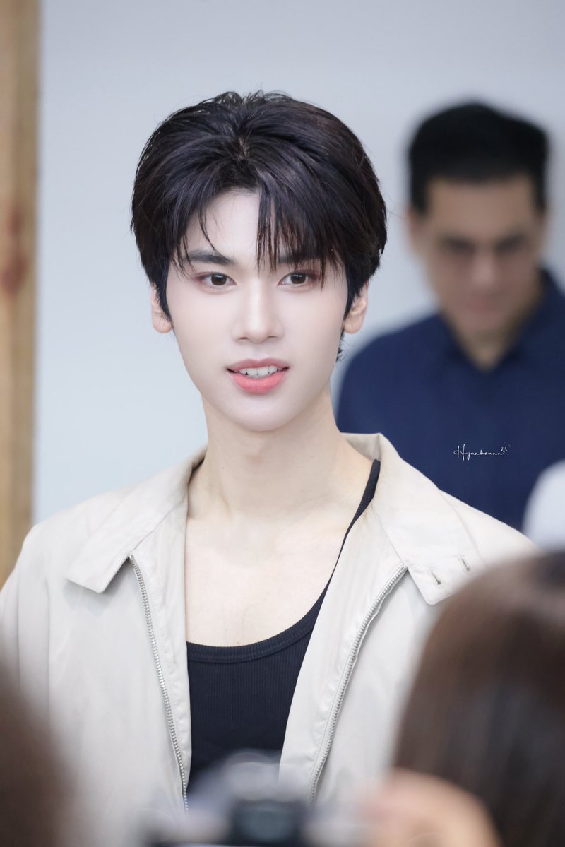 VirusblVN's tweet photo. @dunknatachai Maybe i'm just feeling nostalgic about his short hair 🥹 https://t.co/YJ4ExDCjS9