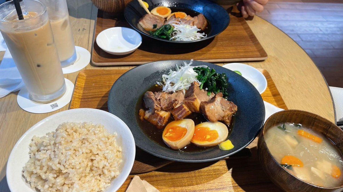minimaro129's tweet photo. 今日は妹と一緒に代官山でfreneのセールがあったので行ってきたよ🛍️✨
雨宿りにFLUXCAFEへ☕️
たんぱく質たっぷりのランチとケーキを食べてダイエット気分🤣
帰りは自転車漕ぐわよーー💪 https://t.co/MU1Zw8mGx4
