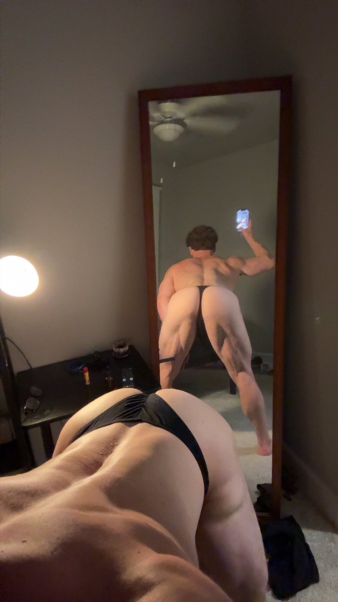 FelixFoxXXX's tweet photo. I think I want a silver fox inside of me rn. https://t.co/tlSqYUM04a