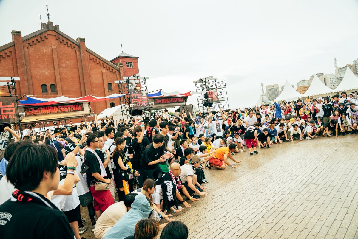 pot_daisuki's tweet photo. ▼ Thank you‼︎ ▼

7/26(日)横浜赤レンガ倉庫野外特設会場

MURO FESTIVAL 2026

雨の運動会編☔🏃‍♂️💨
ムロさん今年もありがとうございます！
またCrestでお会いしましょう🫶

📸@icingcolor20 https://t.co/X3QFjvBg5b