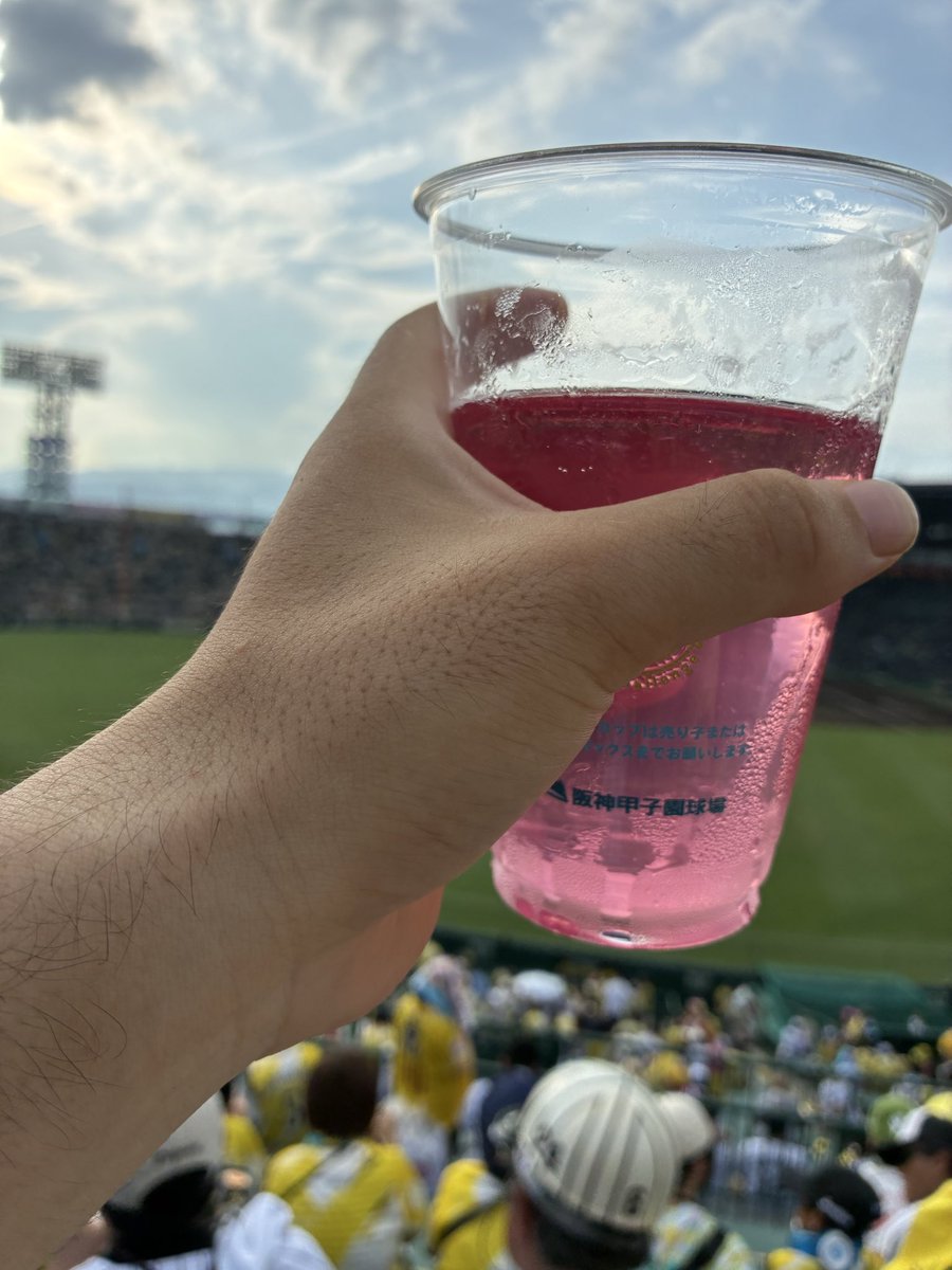keruber35907461's tweet photo. 甲子園到着全力応援するぞ！レフト https://t.co/dMR5IU0dSH