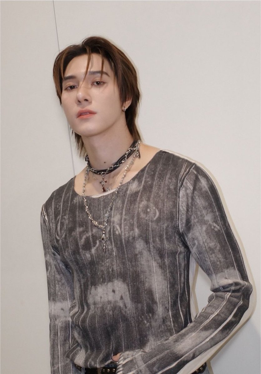nn3abi's tweet photo. ชอบนานิลุคนี้มากกกกก เสื้อพอดีตัว ใส่โช้คเก้อ แล้วหุ่นชีโคตรโซะ ยืนทิ้งสะโพกเริ่ด ๆ ไหนจะ size diff อีก กรุเดรสสสสสสสสสสส😭🤸🏻🪦 https://t.co/X48AJYITFK