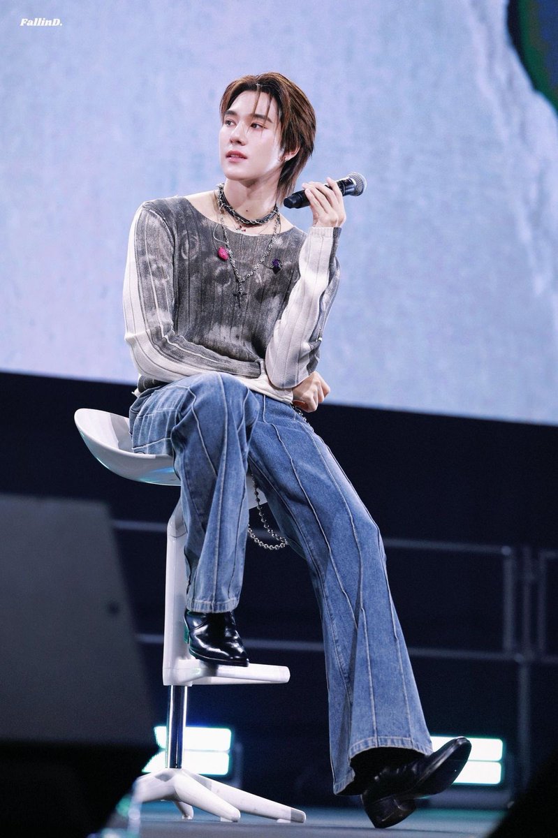 nn3abi's tweet photo. ชอบนานิลุคนี้มากกกกก เสื้อพอดีตัว ใส่โช้คเก้อ แล้วหุ่นชีโคตรโซะ ยืนทิ้งสะโพกเริ่ด ๆ ไหนจะ size diff อีก กรุเดรสสสสสสสสสสส😭🤸🏻🪦 https://t.co/X48AJYITFK