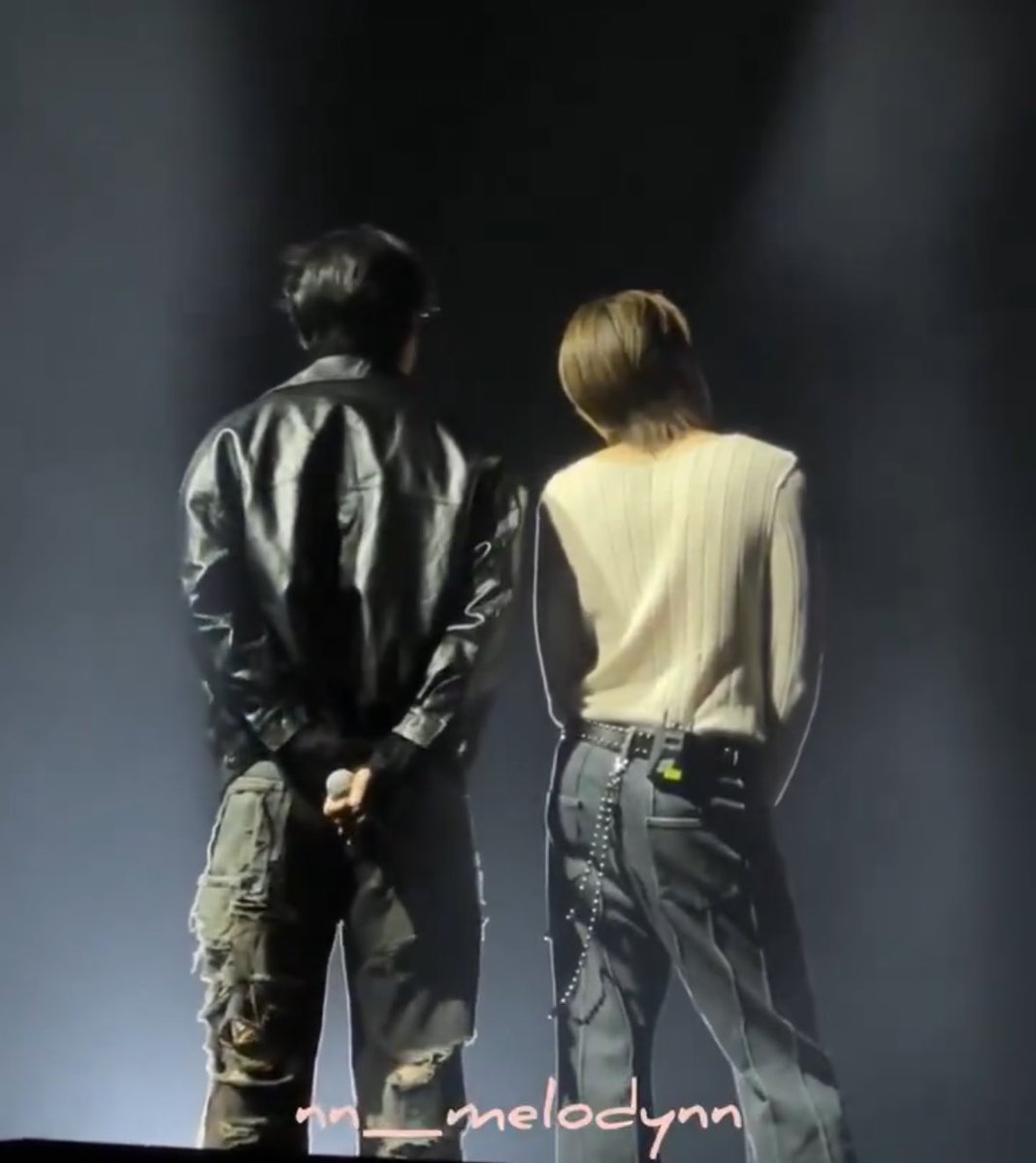 nn3abi's tweet photo. ชอบนานิลุคนี้มากกกกก เสื้อพอดีตัว ใส่โช้คเก้อ แล้วหุ่นชีโคตรโซะ ยืนทิ้งสะโพกเริ่ด ๆ ไหนจะ size diff อีก กรุเดรสสสสสสสสสสส😭🤸🏻🪦 https://t.co/X48AJYITFK