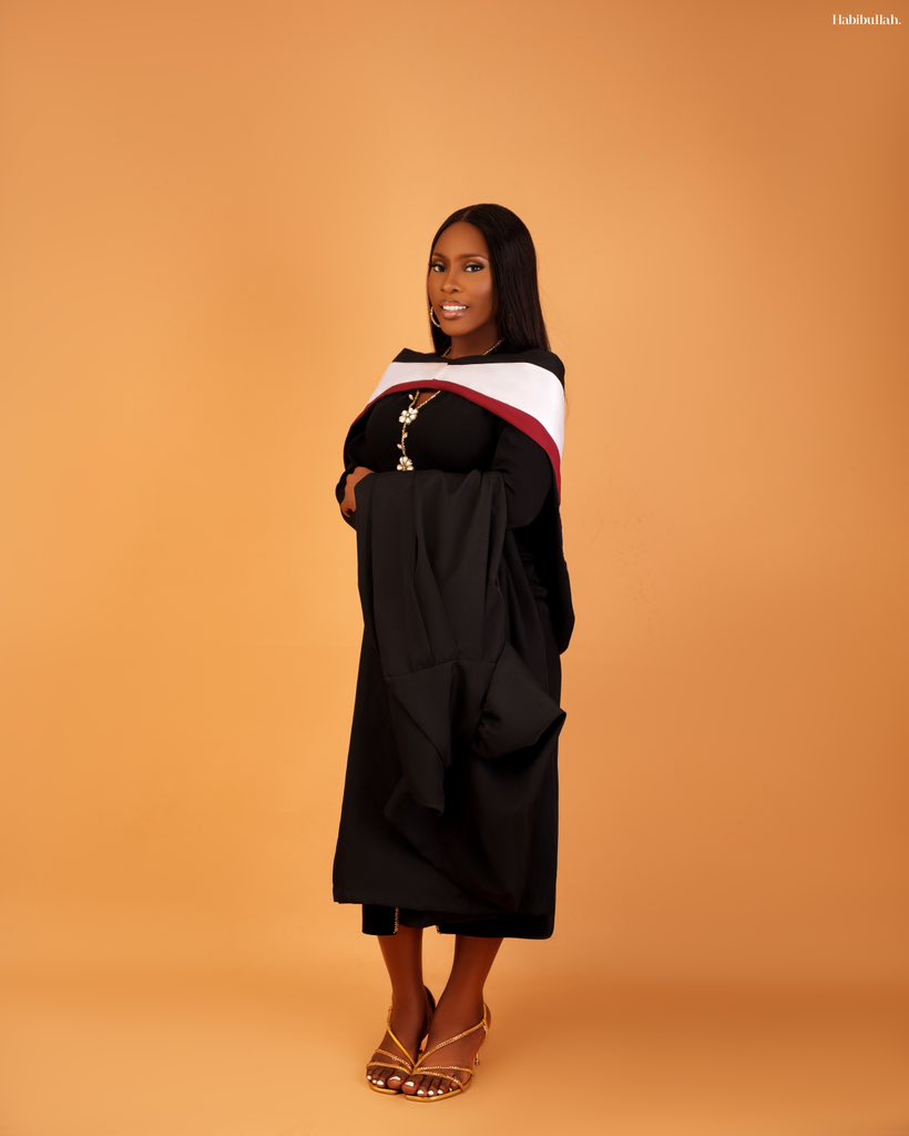 adabillionss's tweet photo. Celebrating because life didn’t end when this time last year I was barely alive.
I give glory to God my parents, my siblings, my friendssss who supported me and made sure I was doing good I love y’all and appreciate everyone of you .
Bsc degree holder 
Second class upper division https://t.co/kK5mfE451a