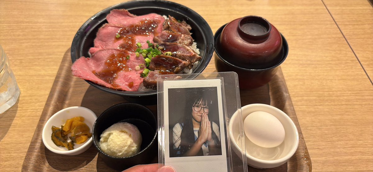oshifuru7's tweet photo. 今日はじめての食事。
おぐちゃんと一緒にいただきます😋 https://t.co/tBJ5IsfYtL