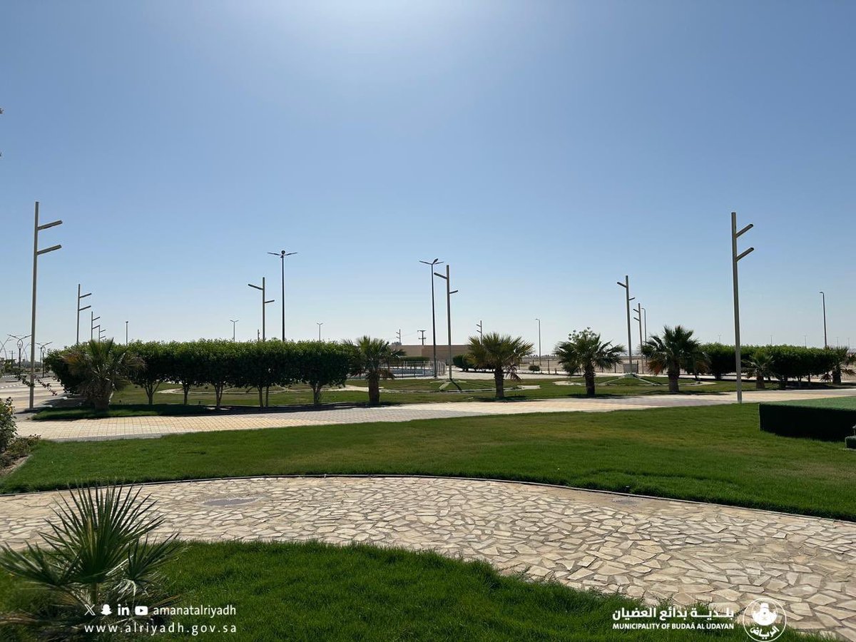 b_aleudyan's tweet photo. جهود مستمرة لتنمية حضرية مستدامة ✨

تواصل #بلدية_بدائع_العضيان تنفيذ أعمال نظافة الحدائق والممرات، وتعزيز جودة المرافق، لضمان بيئة نظيفة وآمنة للزوار.♻️
#أمانة_منطقة_الرياض https://t.co/aanF1Dyfo2