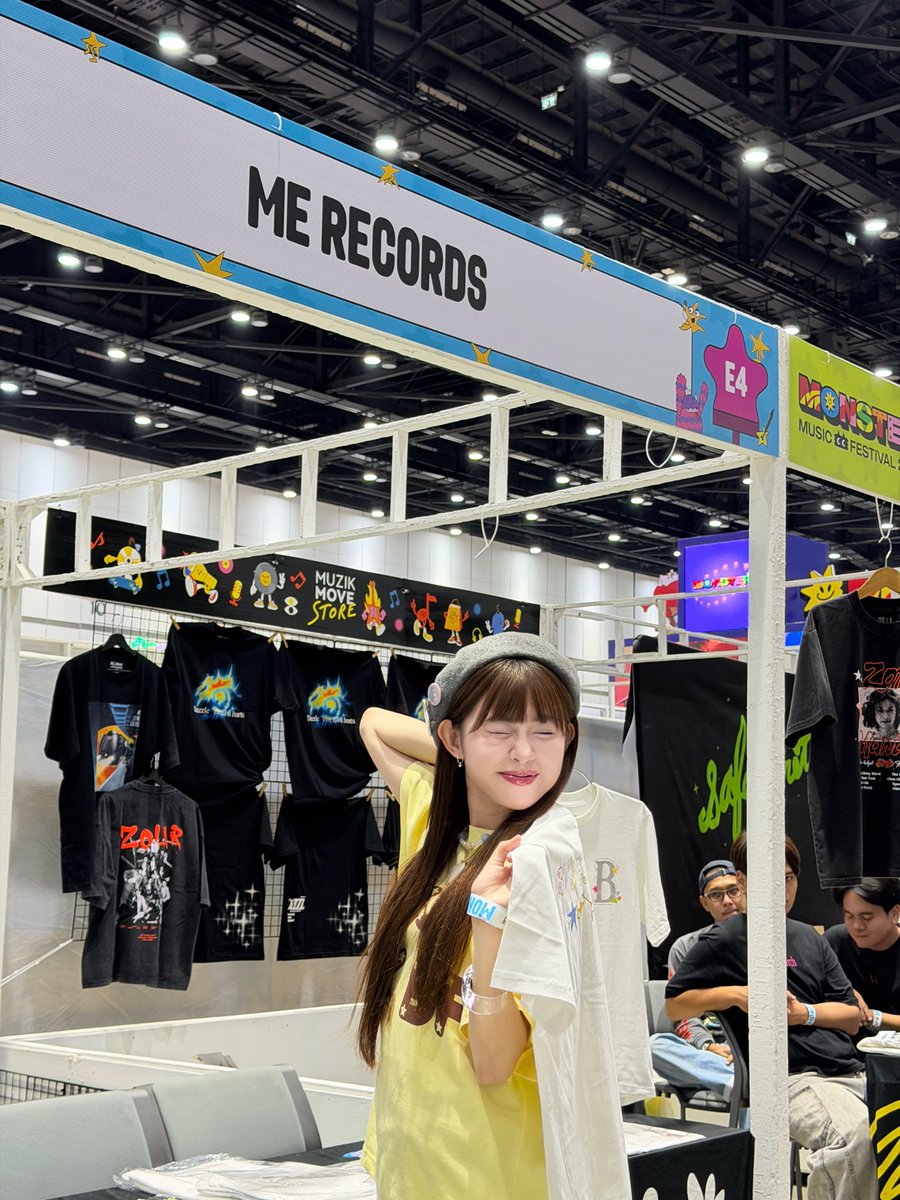 bellbaewww's tweet photo. Bell Warisara มาประจำการเรียบร้อย🫡 เจอกันที่ Monster Music Festival 2026🪩 Booth Me Records E4 15.00 โมงคั้บบ! ✨⏰
#MonsterMusicFestival2026
#BellWarisara
#merecords #MuzikMove
#merecordslabel https://t.co/bWAskQOhbz