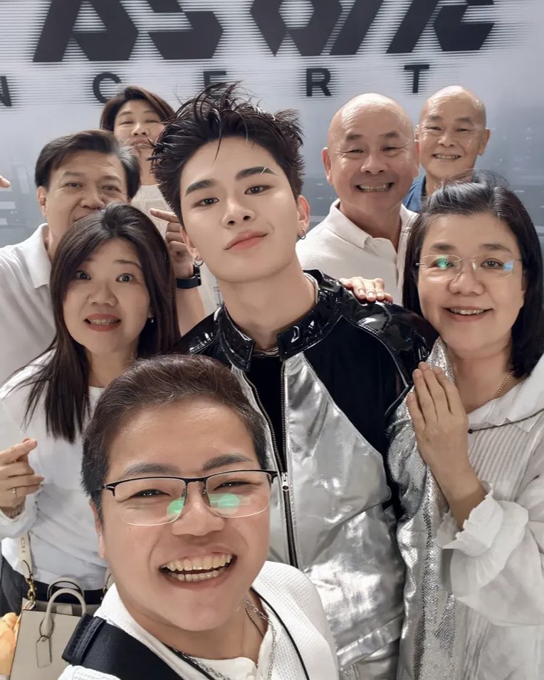 kh1ovele's tweet photo. วันสุดท้ายแล้วกำลังใจเฮียมาเต็ม ! 🏡🤍🤲🏻✨

#THAIchayanon
#BUS_LIGHTASONE_D3 https://t.co/RXOPYDlELQ